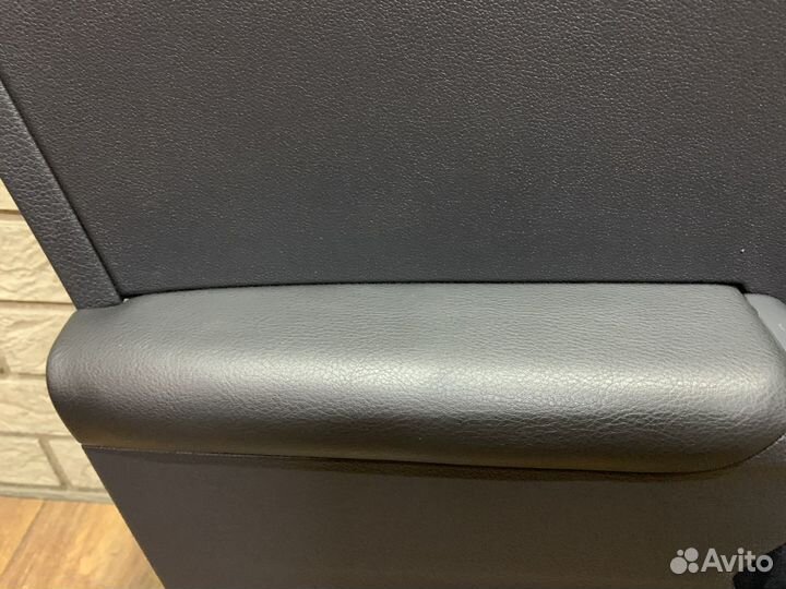 Volkswagen Jetta 6 Обшивка двери передней левой