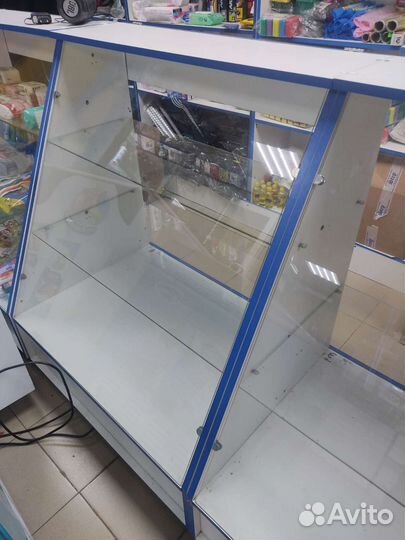 Стеклянная витрина для магазина бу