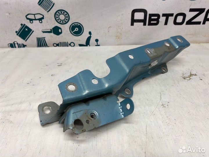 Кронштейн крыла передний правый Renault Scenic