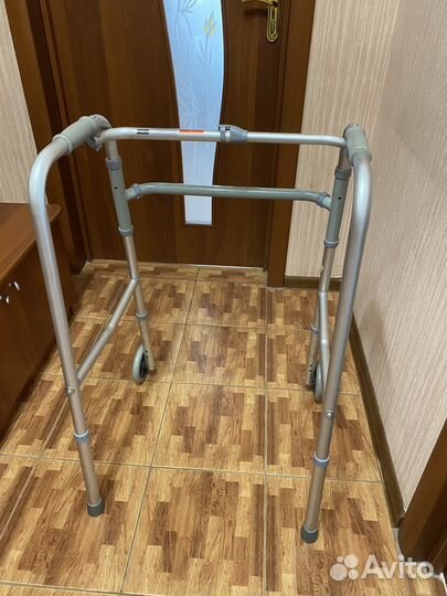 Ходунки для взрослых на колесах