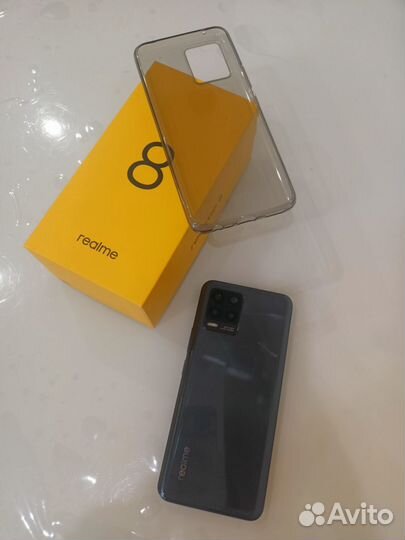 Телефон Realme 8