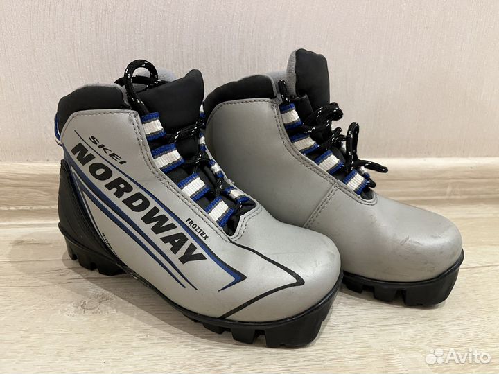 Лыжные ботинки 30
