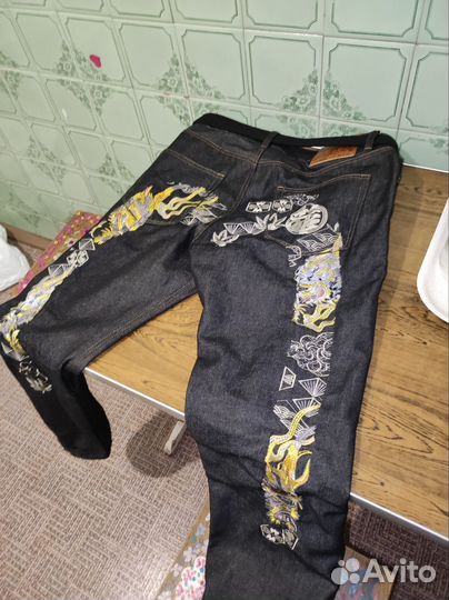 Джинсы evisu