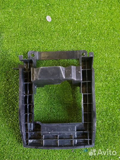 Кронштейн решетки радиатора Honda Vezel RU