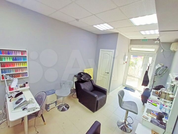 Первая линия. Торгово-Офисное или Салон в Центре