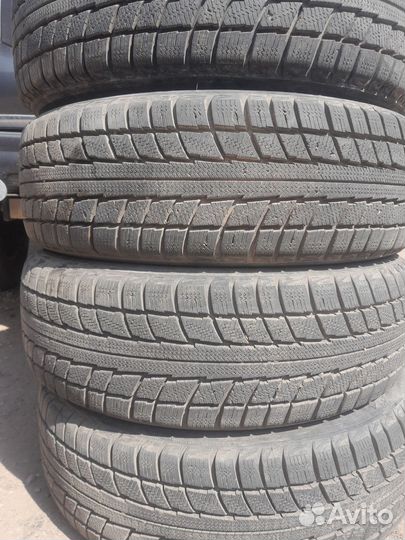 Triangle Snowlink TWT02 215/70 R16