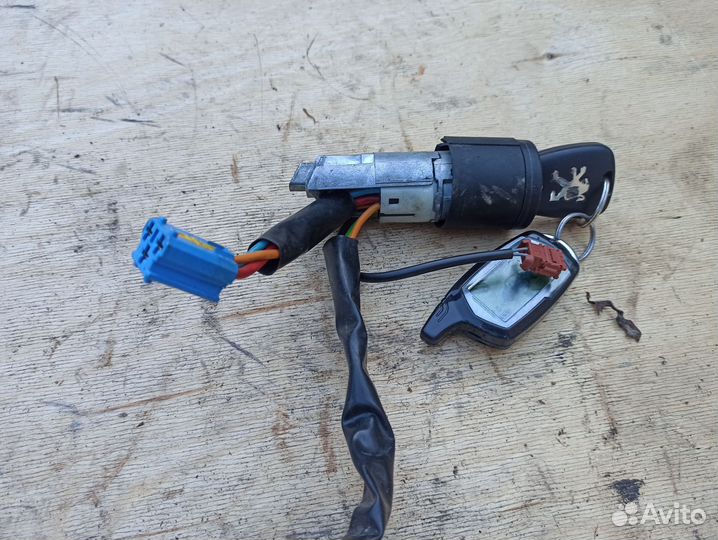 Замок зажигания с ключом Peugeot 206