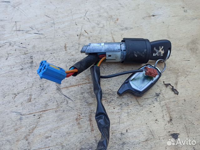 Замок зажигания с ключом Peugeot 206