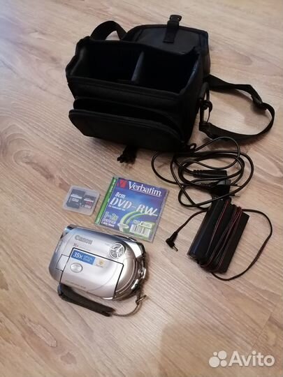 Видеокамера Canon DC220