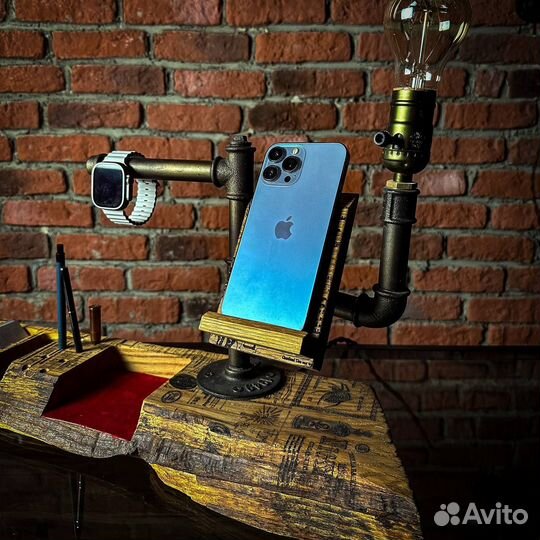 Эксклюзивный органайзер с лампой и зарядкой