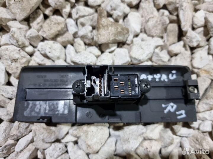 Кнопка стеклоподъемника Патфаиндер