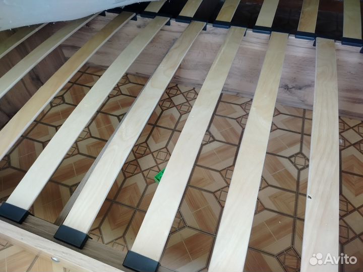 Кровать с матрасом