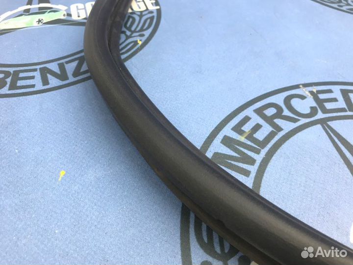 Уплотнитель багажника Mercedes-Benz Clk-Class W209