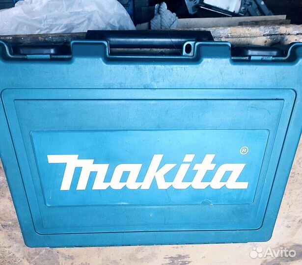 Перфоратор Makita HR 2460