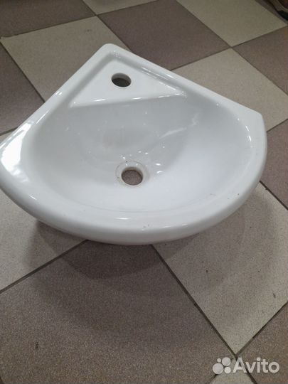 Раковина в ванную бу угловая