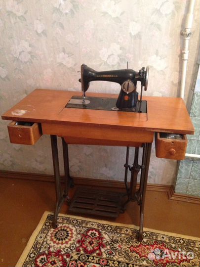 Машинка швейная