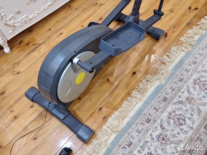 Эллиптический тренажер torneo