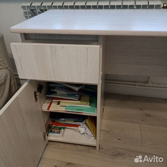 Письменный стол для школьника