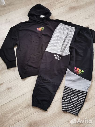 Спортивный костюм женский