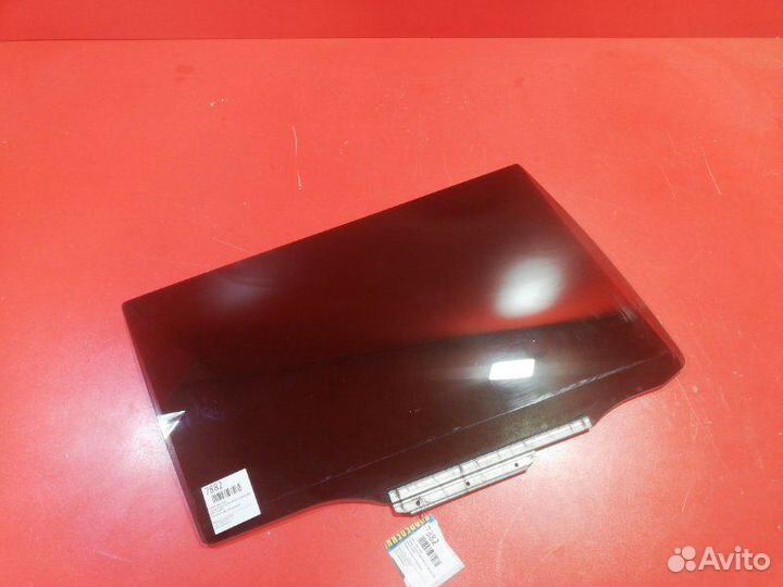 Стекло двери заднее правое Toyota Corolla Fielder