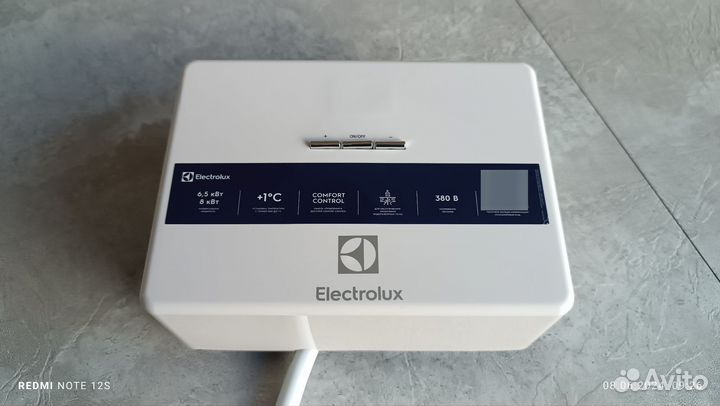 Водонагреватель Electrolux NPX 8 Aquatronic