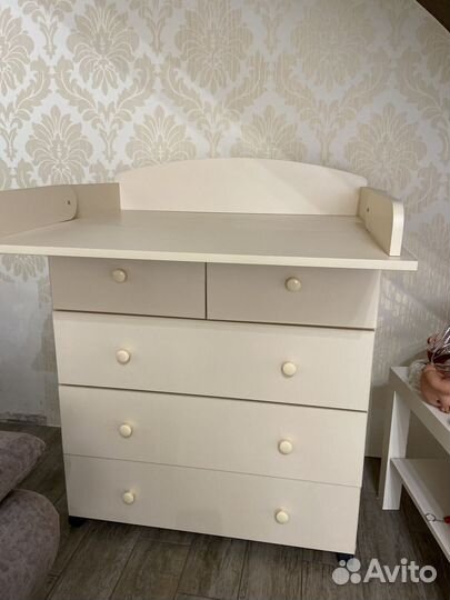 Комод с пеленальным столиком, кроватка