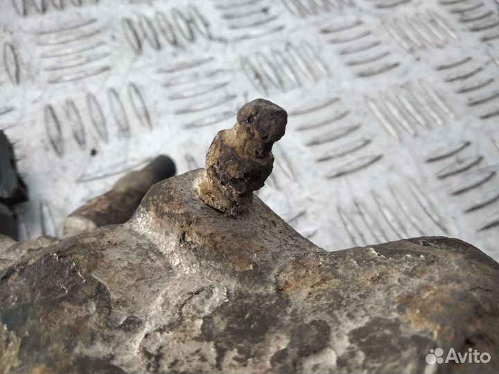 Суппорт передний левый Golf IV