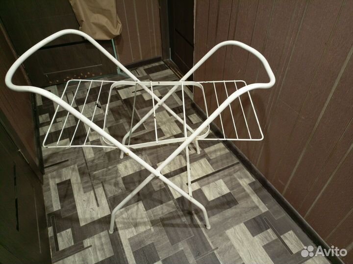 Подставка под ванну вместе с ванной и гамаком