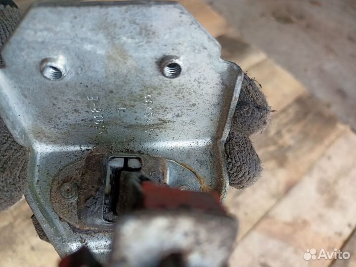 Ограничитель двери dodge stratus