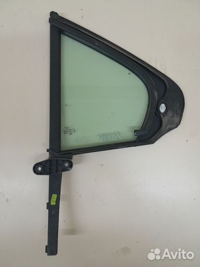 Стекло двери задней правой форточка Skoda Rapid 20