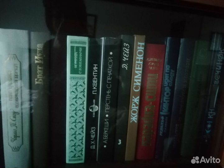 Продаётся книжная библиотека с полками