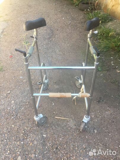 Ходунки для взрослых на колесах