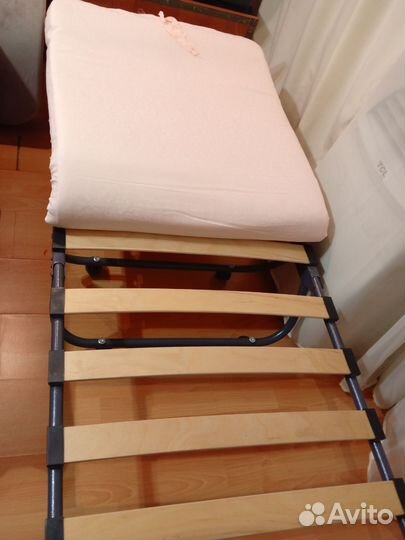 Кровать раскладушка с ламелиями и матрасом