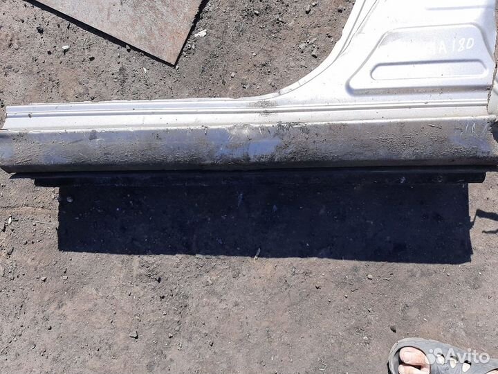 Левый порог центральная стойка королла 180