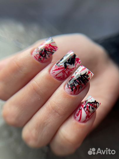 Модель на маникюр