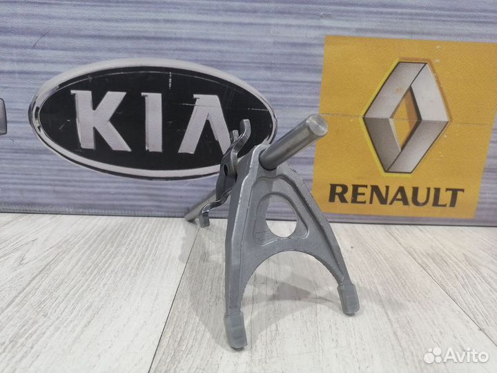 Вилка пятой передачи переключения скорости Renault