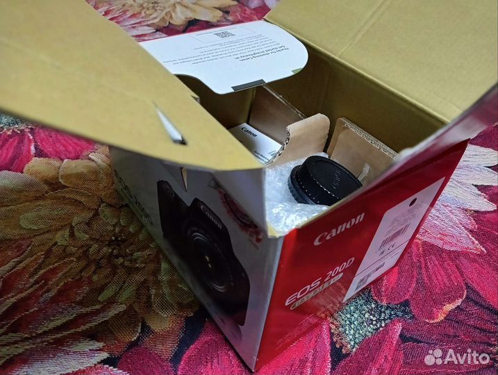 Фотоаппарат Canon EOS 200D черный