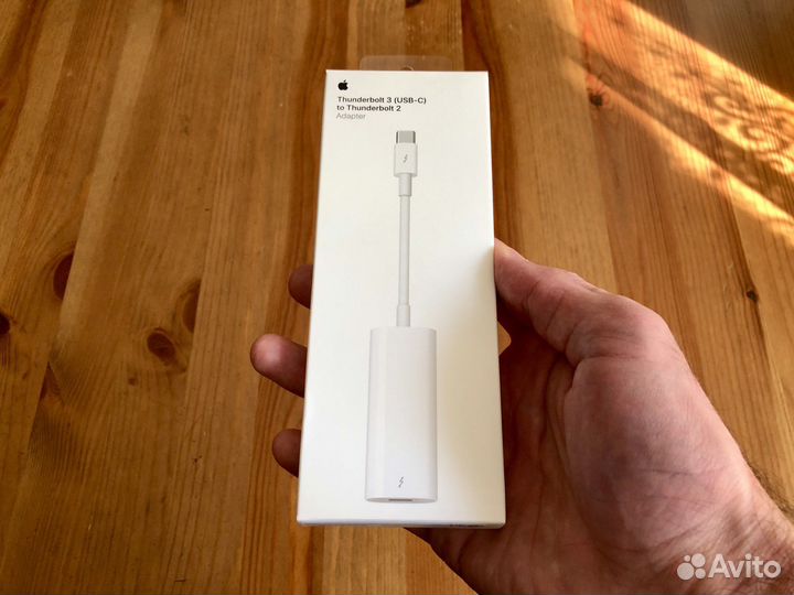 Thunderbolt 3 (USB-C) to Thunderbolt 2 Adapter