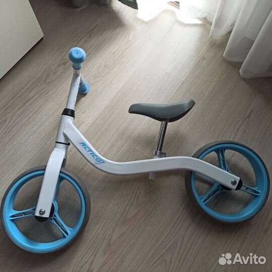 Детский беговел actico