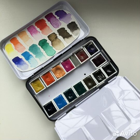 Акварельные краски, акварельные карандаши