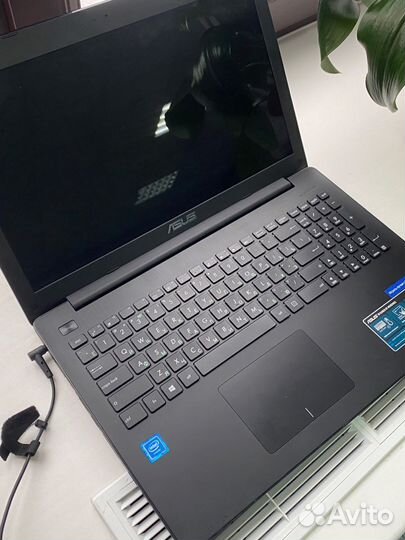 Ноутбук asus R515M