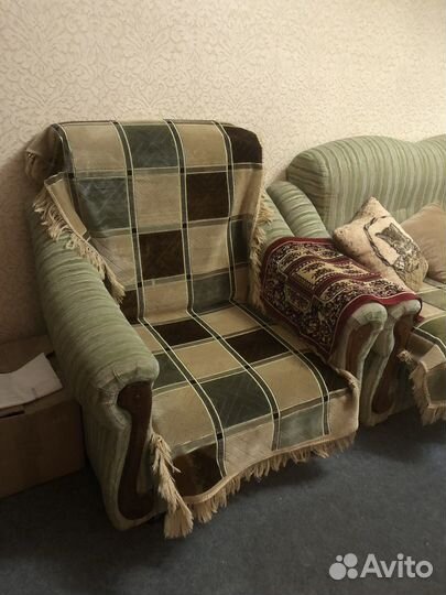 Продам Диван с креслами