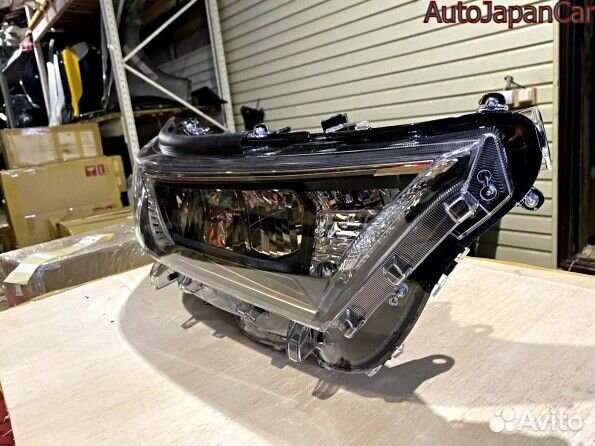 Toyota rаv4 xа50 Фара
