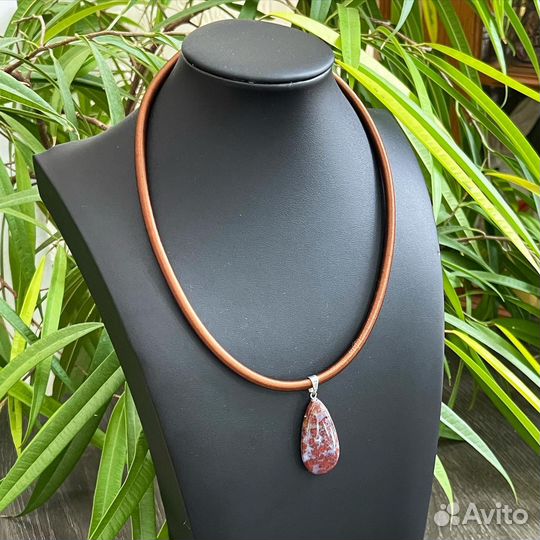 Кулоны с натуральным камнем на шнуре