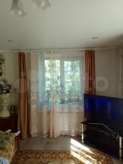 2-к. квартира, 42 м², 3/3 эт.