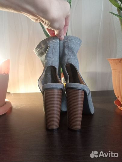 Босоножки-Ботильоны летние 38 р-р
