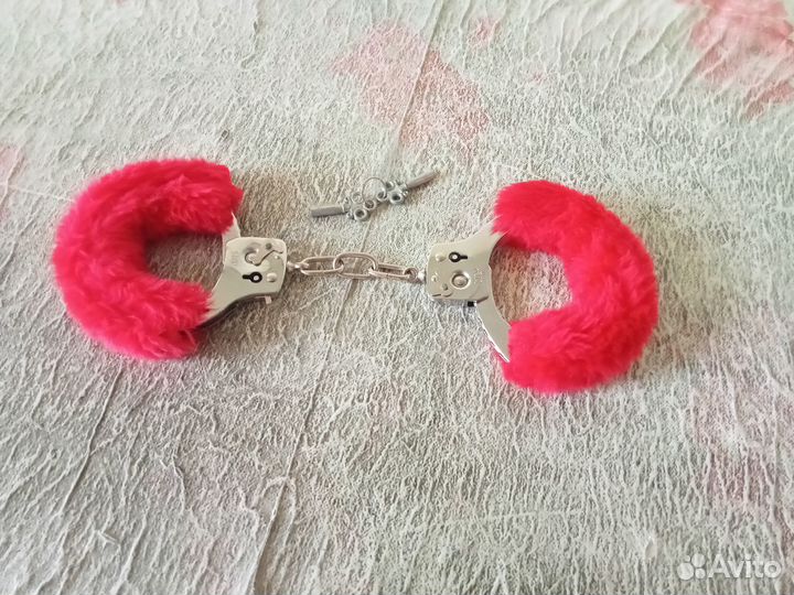 Наручники меховые