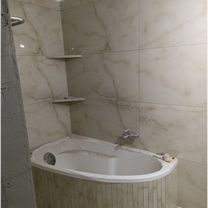 Плиточник укладка плитки в ванной, Щербинка