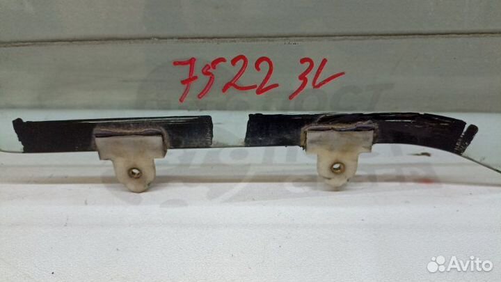 Стекло двери заднее левое Toyota Caldina ST190