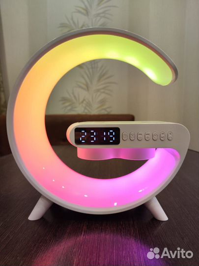 Колонка-лампа с беспроводной зарядкой